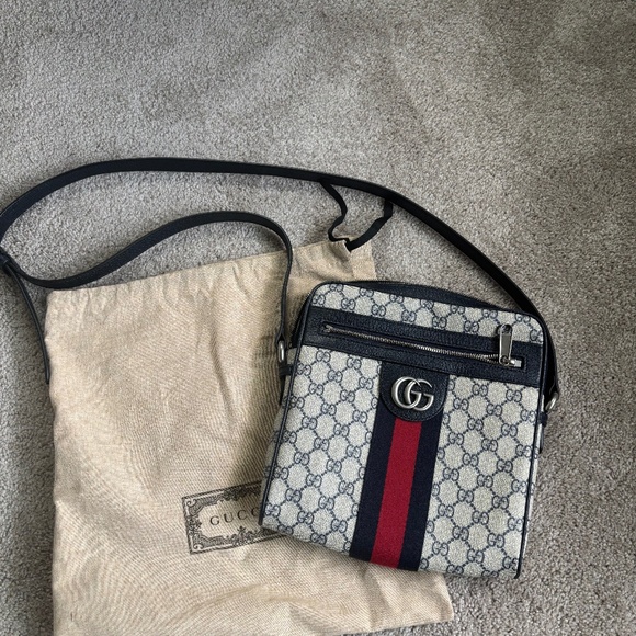 Authentic Gucci Crossbody - Picture 1 of 3